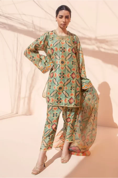 3 Piece Unstitched Digital Printed Lawn Suit ( Printed Organza Dupatta )