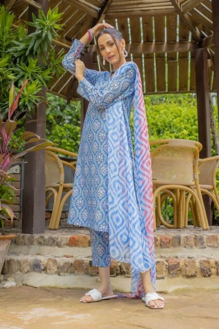 3 Piece Unstitched Digital Printed Lawn Suit ( Printed Organza Dupatta )